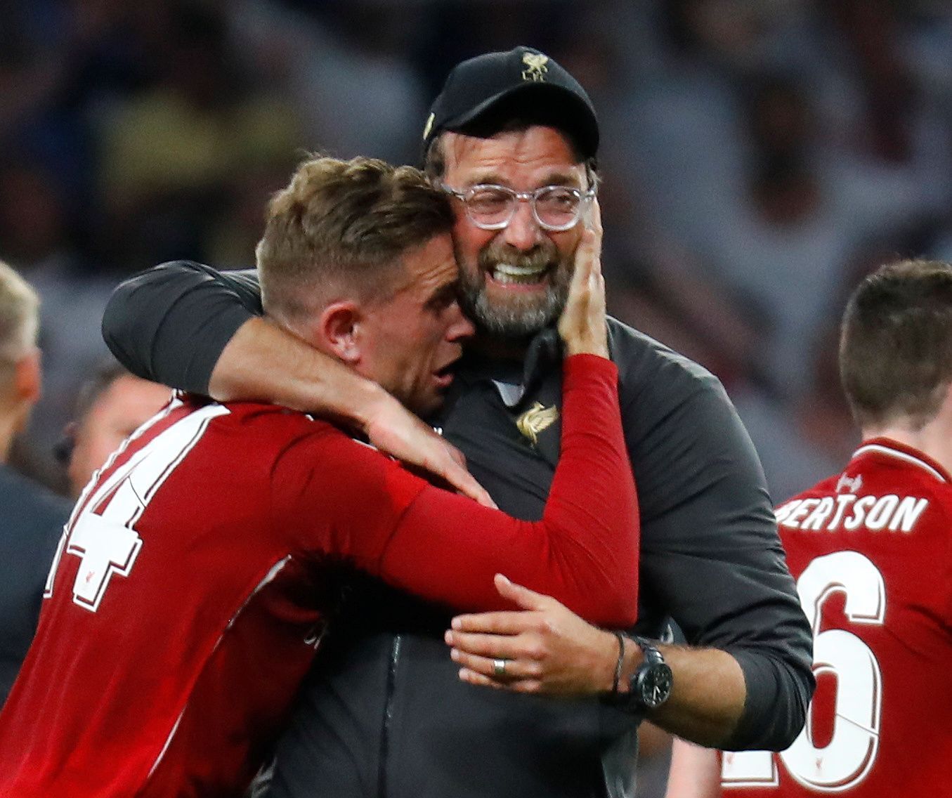 Jordan Henderson a Jürgen Klopp slaví triumf Liverpoolu v Lize mistrů