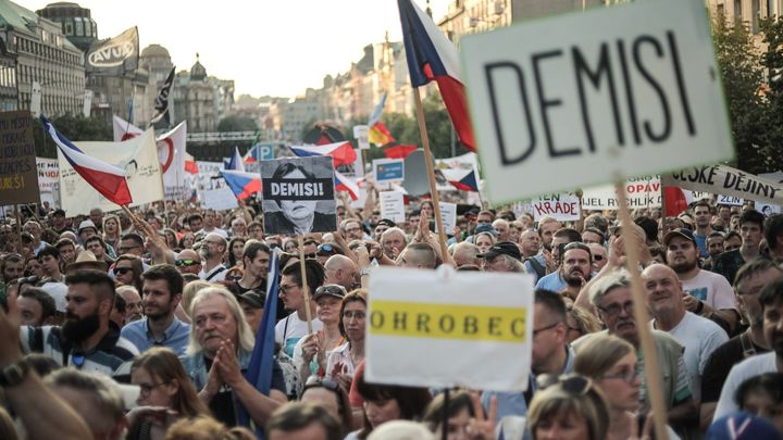 Češi věří své vládě nejméně ze všech Evropanů, naopak EU důvěřuje každý druhý člověk; Zdroj foto: Jakub Plíhal