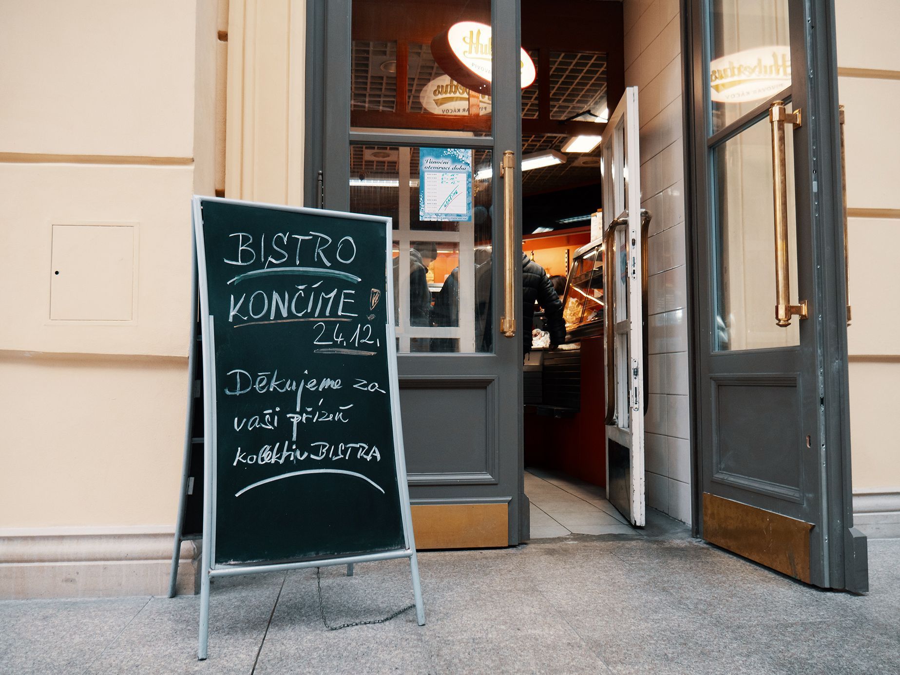 Končící nádražní restaurace na Masarykově nádraží v Praze