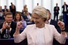 Evropskou komisi dál povede Ursula von der Leyenová, v tajné volbě dostala 401 hlasů