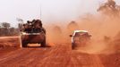 French troops drive to Segou January 16, 2013. French troops launched their first ground assault against Islamist rebels in Mali on Wednesday in a broadening of their operation against battle-hardened al Qaeda-linked fighters who have resisted six days of air strikes. REUTERS/Francois Rihouay (MALI - Tags: POLITICS CIVIL UNREST MILITARY CONFLICT) Published: Led. 16, 2013, 8:15 odp.