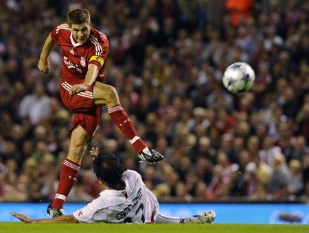 Liverpool - Lutych: Steven Gerrard