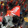 Vytahování trosek letounu Air Asia
