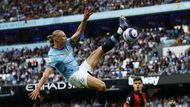 Manchester, Velká Británie: Erling Haaland z Manchesteru City v akci během zápasu Premier League proti AFC Bournemouth na stadionu Etihad. Fotbalová hvězda je v plném nasazení před domácím publikem.