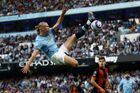Manchester, Velká Británie: Erling Haaland z Manchesteru City v akci během zápasu Premier League proti AFC Bournemouth na stadionu Etihad. Fotbalová hvězda je v plném nasazení před domácím publikem.