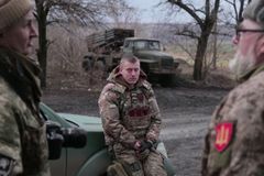 "V bitvě se tohle prostě nedělá." Ukrajinští vojáci reagují na výměnu Zalužného