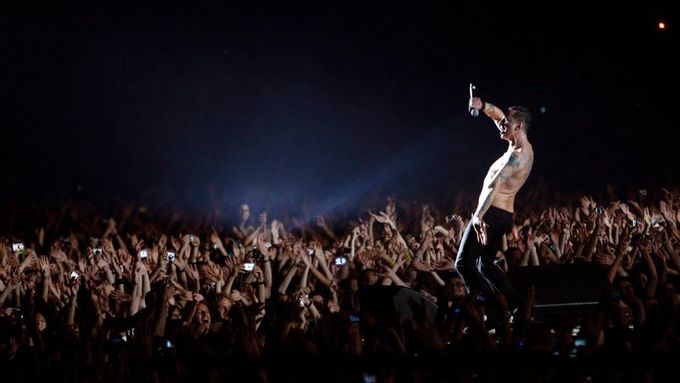 Depeche Mode odstartovali v Tel Avivu vesmírné turné