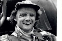 Lauda před 40 lety získal titul. Tam, kde skončili Rivalové, začala cesta "Krysy" mezi nesmrtelné