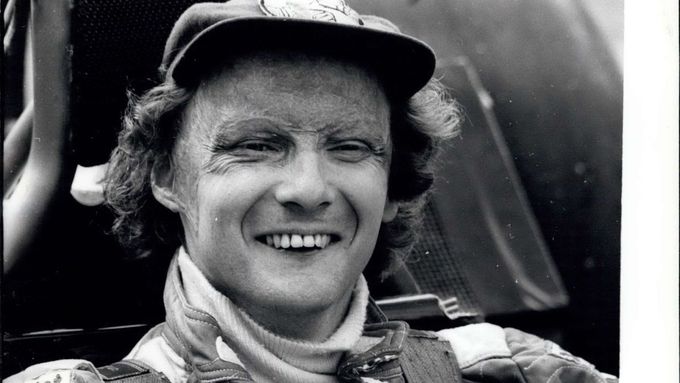 Niki Lauda měl na konci sezony 1977 důvod se usmívat, podruhé v kariéře se stal mistrem světa formule 1.