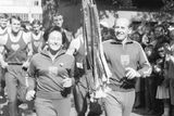 Květen 1968. Emil Zátopek a Dana Zátopková běží ve Štafetě přátelství a míru.