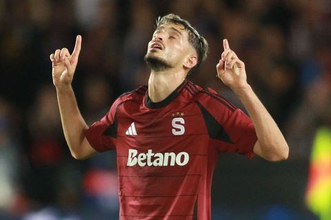 Sparta - Olomouc 1:0. Favorit se protrápil k výhře, dohrával proti devíti lidem