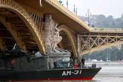 Maďarský soud poslal do vazby kapitána lodi ze srážky na Dunaji