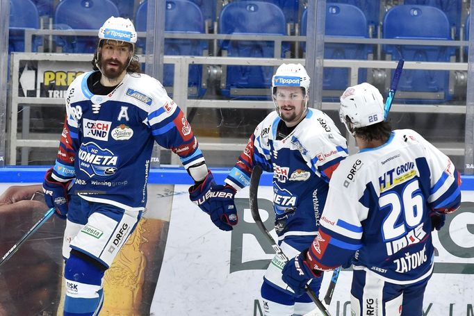 Peter Mueller, Petr Holík a Martin Zaťovič, útočníci Komety Brno.