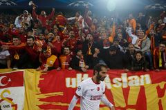 Dortmund a Galatasaray zaplatí za řádění fanoušků miliony