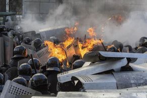 Foto: Ulicemi Kyjeva teče krev, opozice válčí s policií