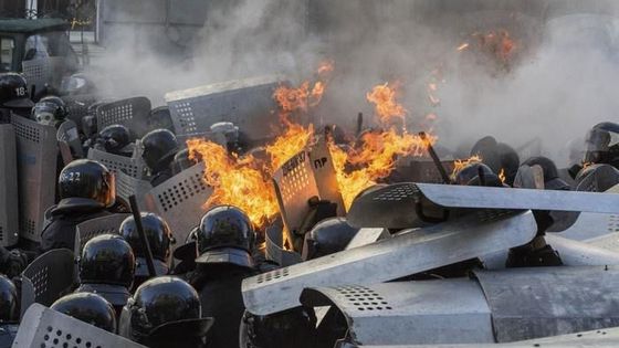 Foto: Ulicemi Kyjeva teče krev, opozice válčí s policií
