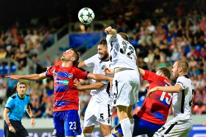 LM, Plzeň-Ludogorec Razgrad: Marek Bakoš (23) a Michael Krmenčík (15) - José Palomino (5) a Igor Plastun (32)