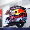 Helma pilota týmu Red Bull Racing Maxe Verstappena ve VC Miami formule 1 2022