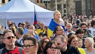 Momentka z předvolební akce spolku Milion chvilek pro demokracii nazvaná Zabraňme vládě extremistů, Staroměstské náměstí v Praze, 28. září 2025.
