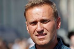 Opozičník Navalnyj byl otráven, zjistili Němci. Lékaři ho udržují v umělém spánku