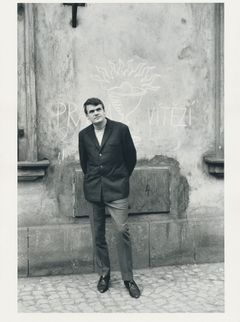 Gisèle Freundová: Milan Kundera v době IV. Sjezdu československých spisovatelů v Praze, 1967