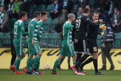 Odvolaný gól a penalta proti. To byla destrukce Bohemky, zlobil se kouč Hašek