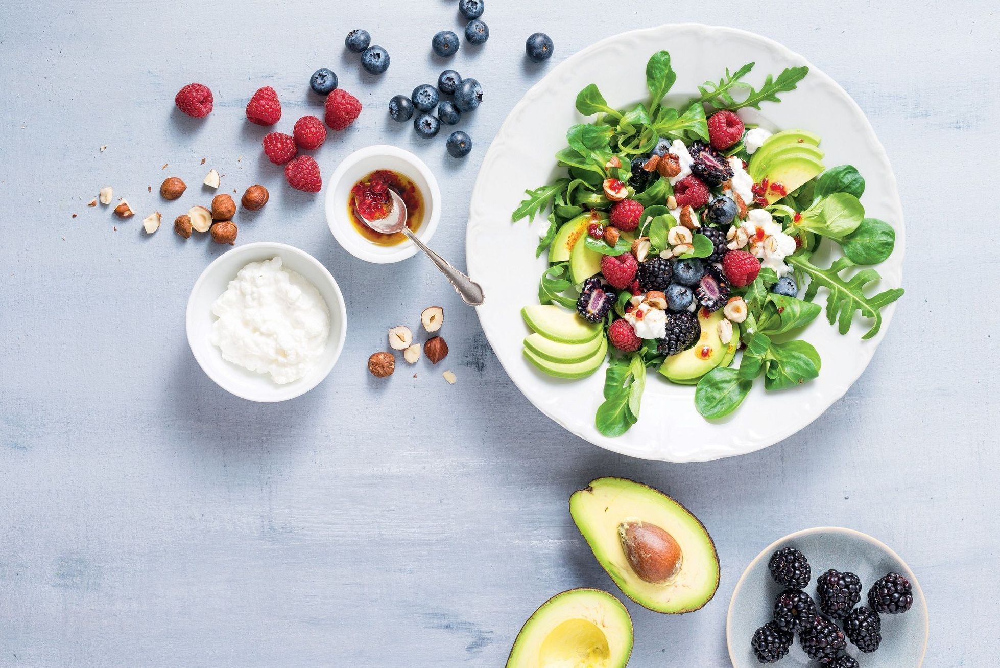 salat s ovocem, žena