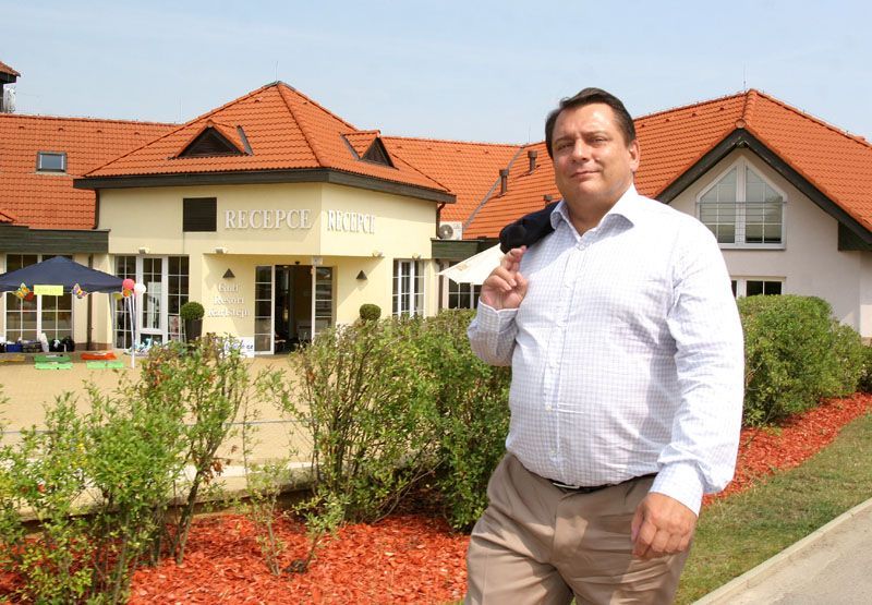 Jiří Paroubek na golfovém hřišti na Karlštejně