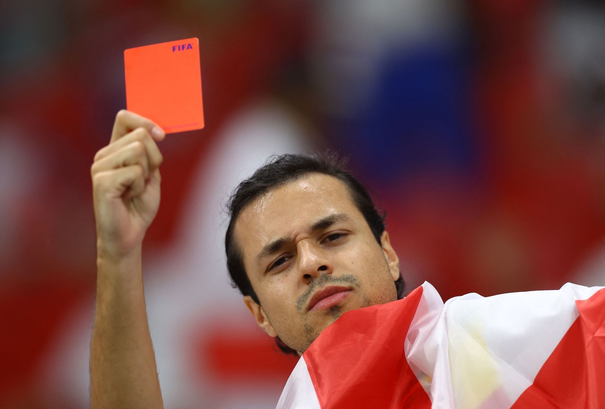 MS 2022, fanoušek s červenou kartou