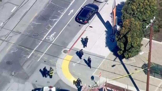 Řidič v San Francisku najel do chodců a jednoho zabil. Poté utekl