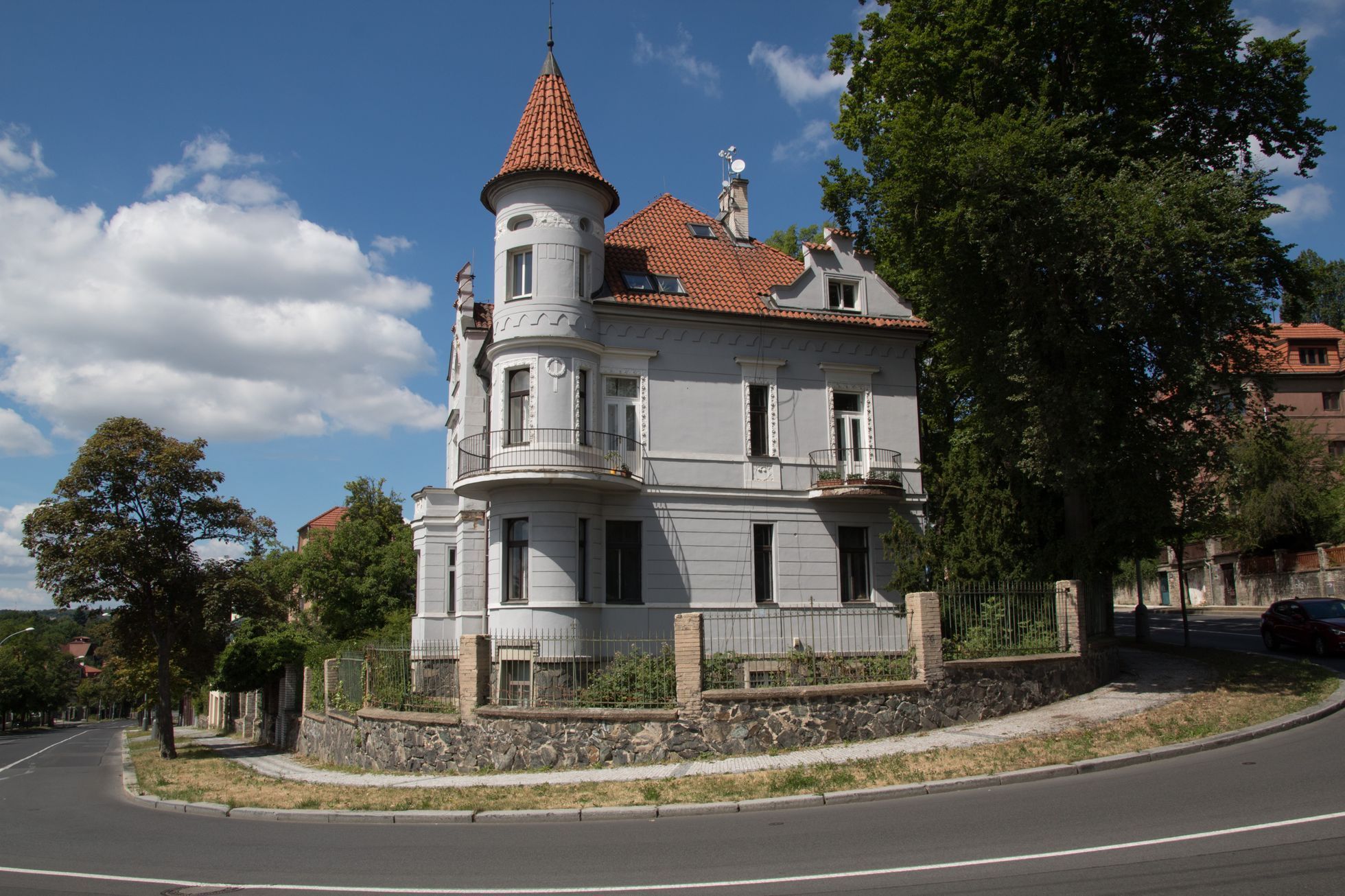 Prázdné pražské vily