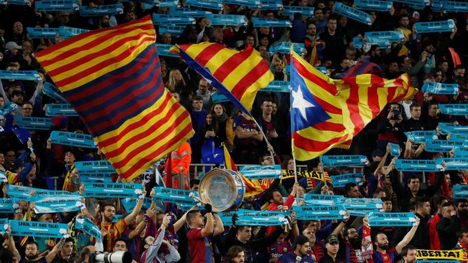 I během zápasu Barcelony s Realem Madrid se protestovalo za nezávislost Katalánska