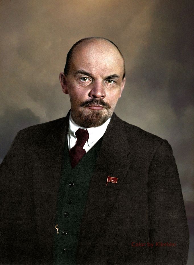 Vladimir Iljič Lenin na nedatovaném snímku. Kolorovaná fotografie