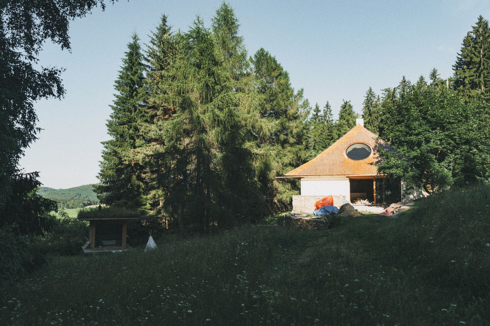 Příběh "Jako na táboře", Kniha Na okraji domov můj, Na okraji domov můj: Sedm příběhů o životě na české vesnici a proměně venkova, Magazín, fotogalerie