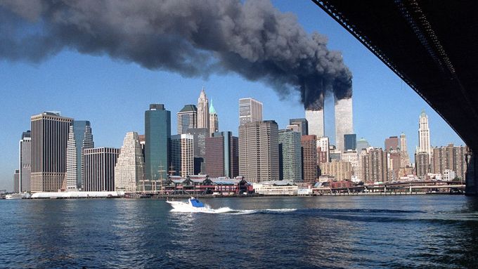 Teroristické útoky na Světové obchodní centrum 11. září 2001.