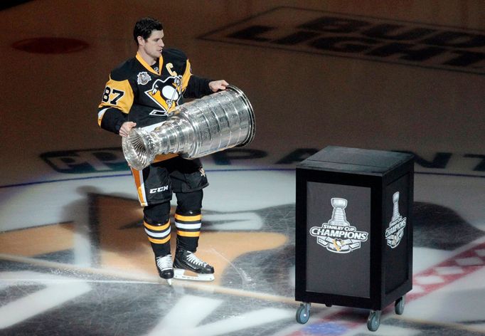 Sidney Crosby vrací Stanley Cup