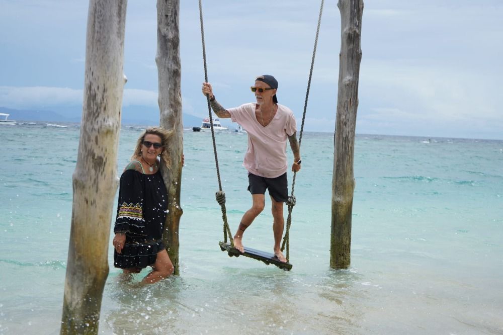 Bába na Bali houpačka