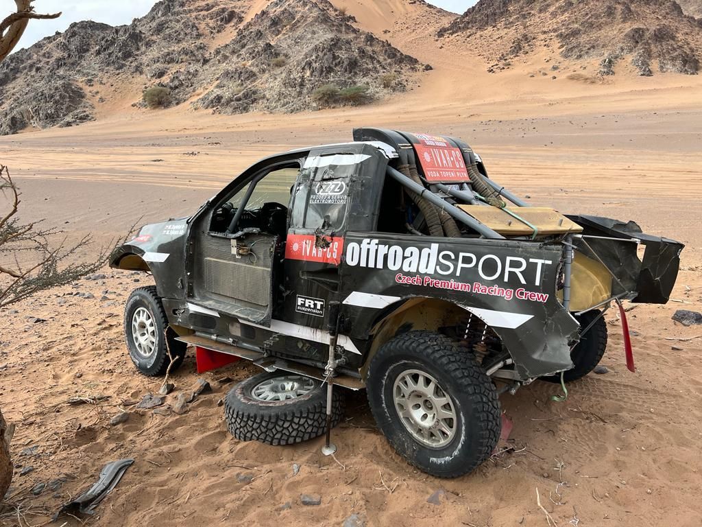 2. etapa Rallye Dakar 2023: Havarovaný Ford Miroslava Zapletala