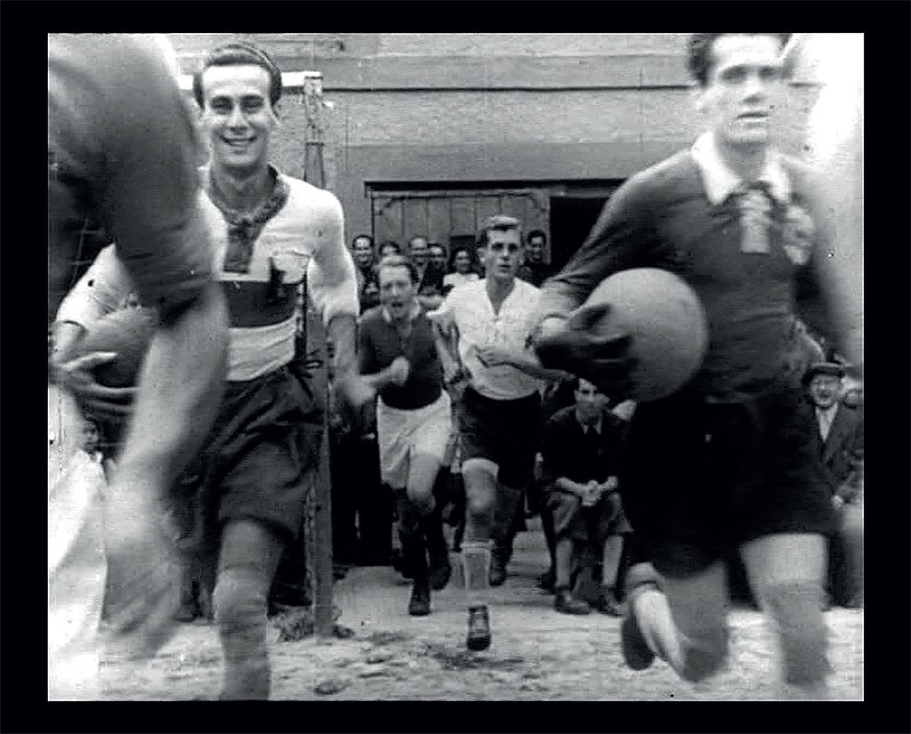 Terezínská liga - Poslední zápas, září 1944, ghetto Terezín, z nacistického propagandistického filmu Tým Péče o mládež 5