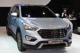 Novinky lze vidět i na protějším stánku Hyundai. Například Hyundai Grand Santa Fe. To se však do prodeje dostane zřejmě až příští rok.