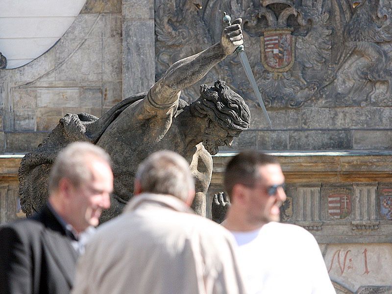 Hradčanské náměsí dva dny před Obamovou návštěvou