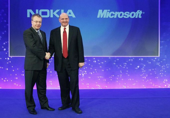 Šéfové společností Nokia a Microsoft - Stephen Elop a Steve Ballmer