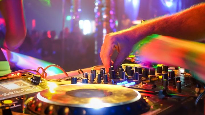 Ministerstvo průmyslu hradilo z evropských dotací fotokoutek či hudbu pro zaměstnance