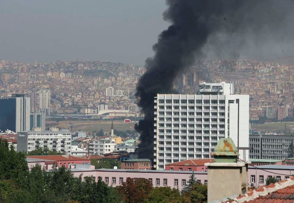 Centrem turecké Ankary otřásl výbuch bomby