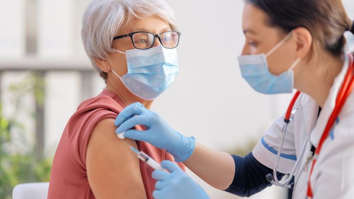 Počet nakažených v Německu poklesl. Česko se dostává ke třetí dávce očkování; Zdroj foto: iStock