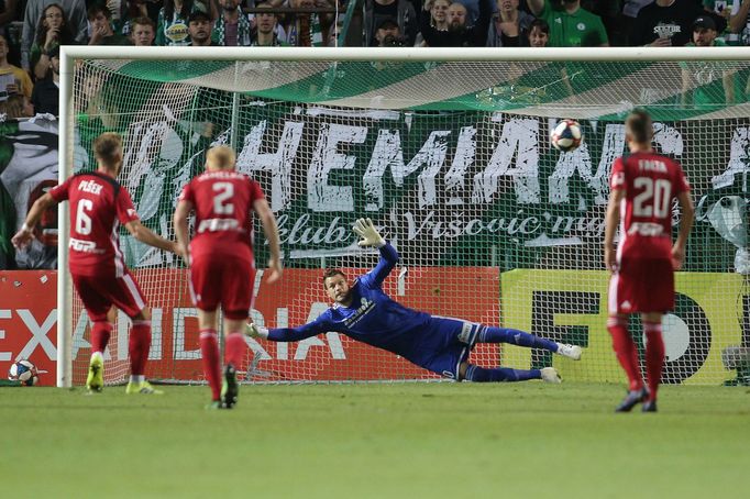 fotbal, Fortuna:Liga 2019/2020, Bohemians - Olomouc, Jakub Plšek proměňuje penaltu