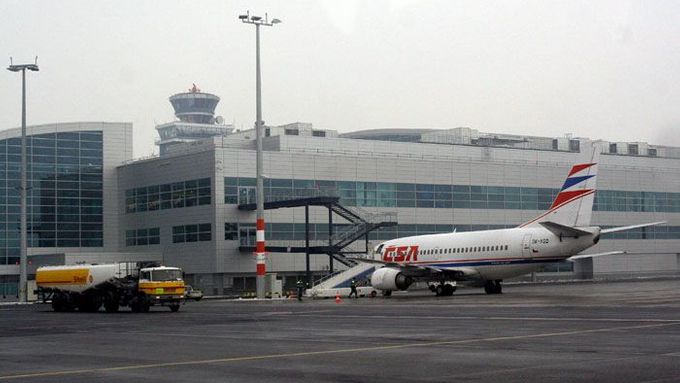 Z nového terminálu budou odbavovány lety směřující do států, které jsou součástí Schengenského prostoru. Pohled z letištní plochy.