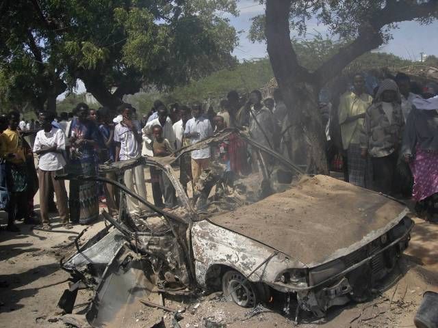 Somálsko, Mogadišu, Afrika, nepokoje, hořící auta