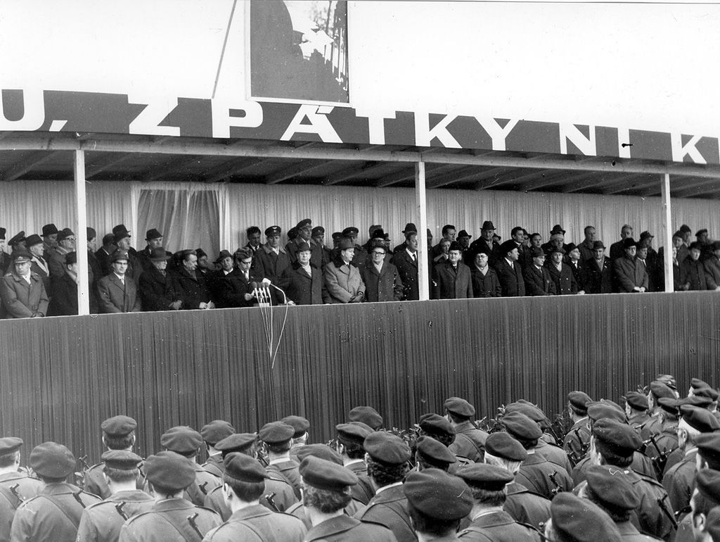 Obrazem: Unikátní fotografie z historie stavby Nuselského mostu / rok 1973