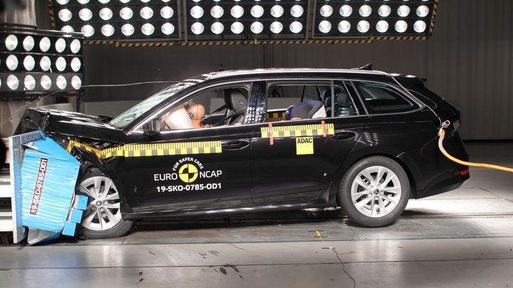Octavia vyniká, Citigo přišlo o pět hvězdiček. Euro NCAP rozbilo Škody i auta z Číny